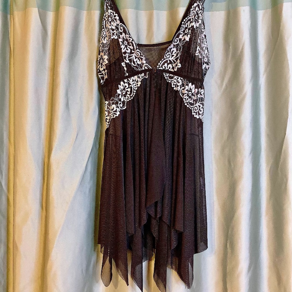 Black/Silver night gown with front closure, Size S
